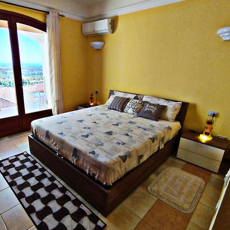 Sun Lovers Home Is Molas Пула Екстериор снимка