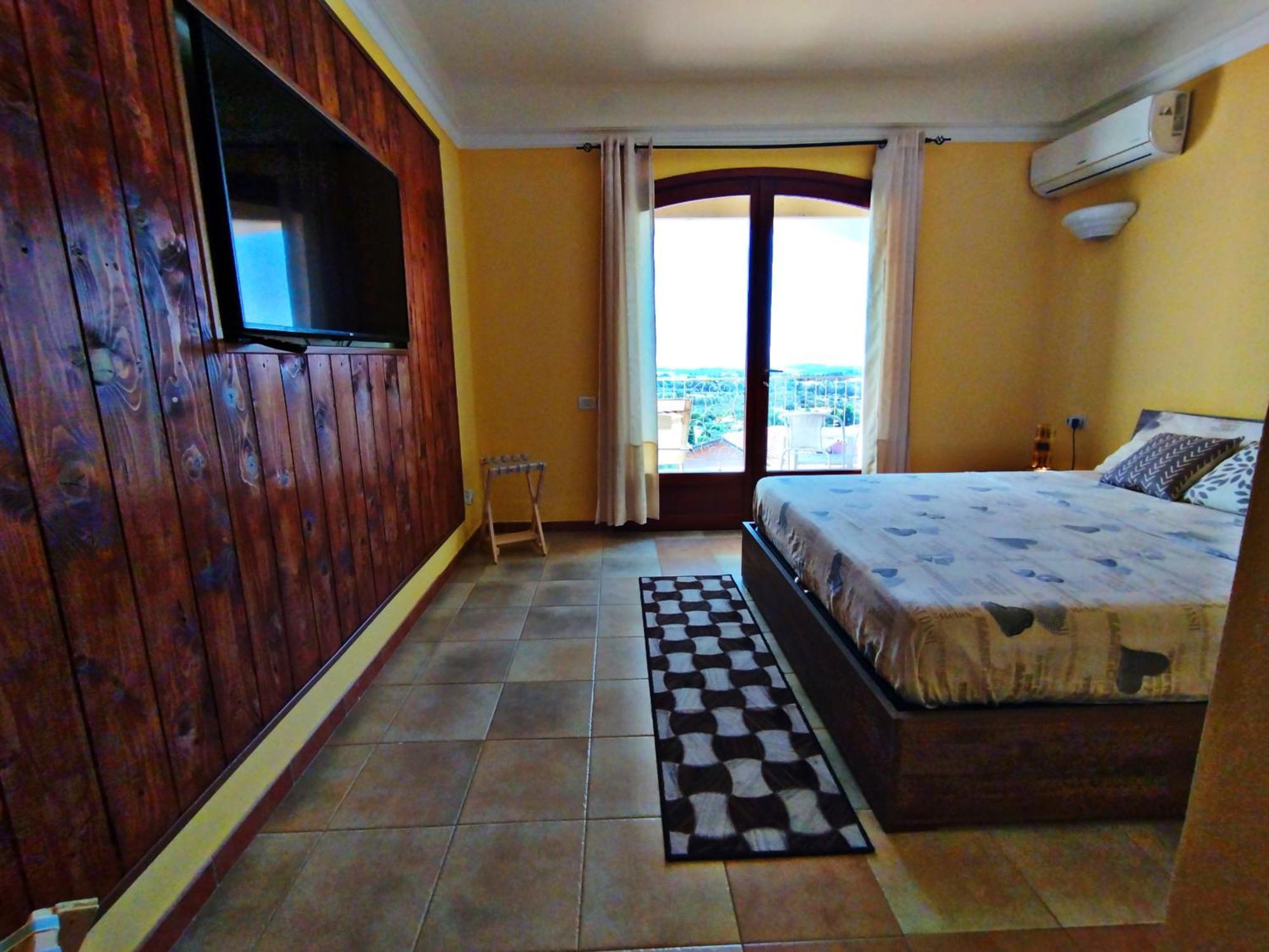 Sun Lovers Home Is Molas Пула Екстериор снимка